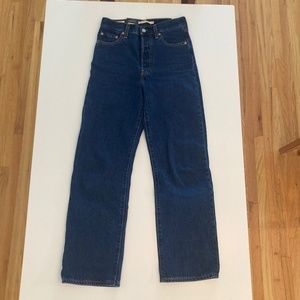 Levi’s Ribcage Straight Ankle Jeans 26